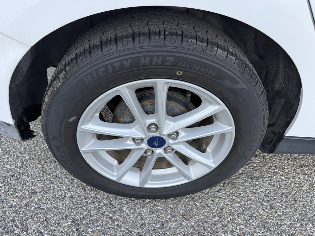 Photo 8 of this FORD FOCUS