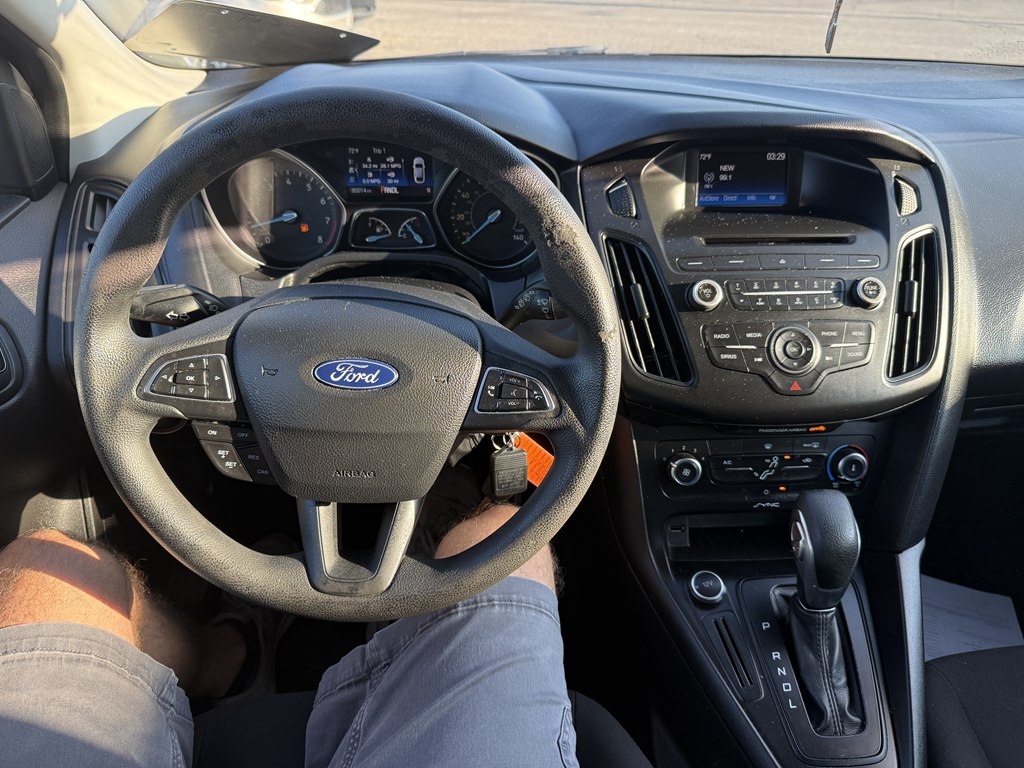 Photo 17 of this FORD FOCUS