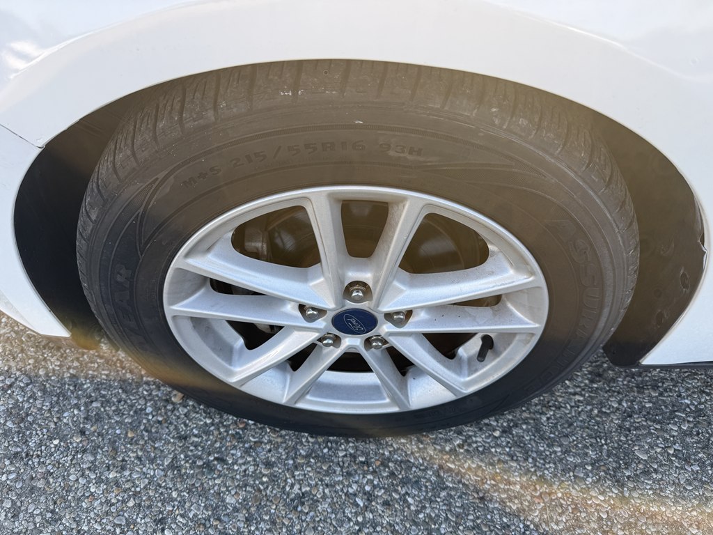 Photo 10 of this FORD FOCUS