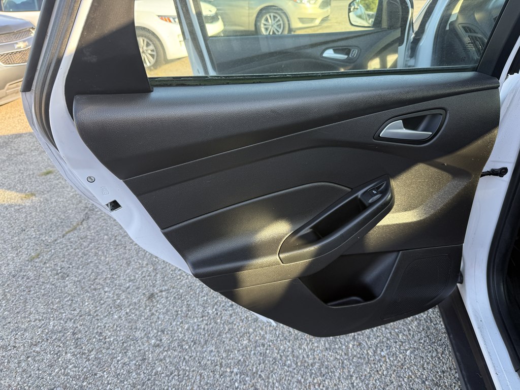 Photo 13 of this FORD FOCUS