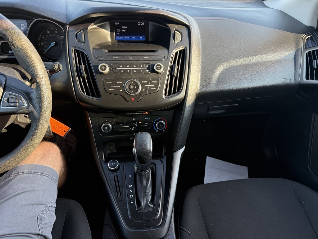 Photo 18 of this FORD FOCUS
