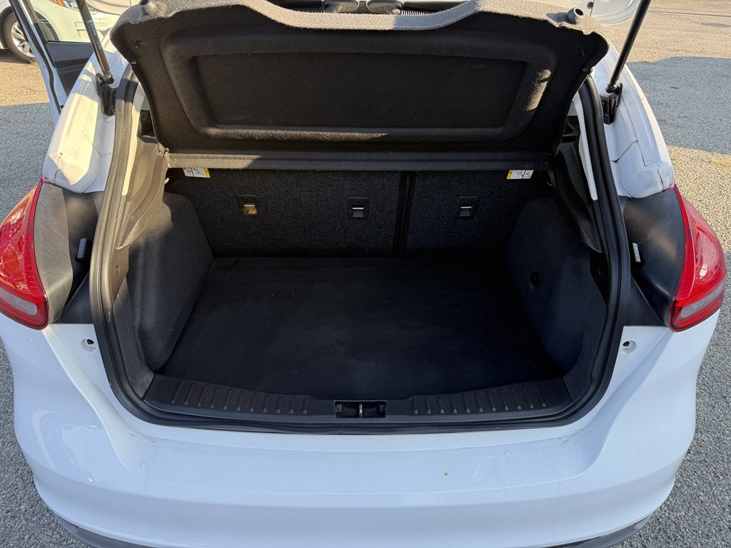 Photo 16 of this FORD FOCUS