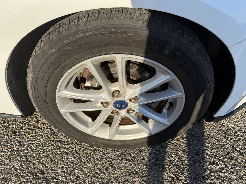 Photo 7 of this FORD FOCUS