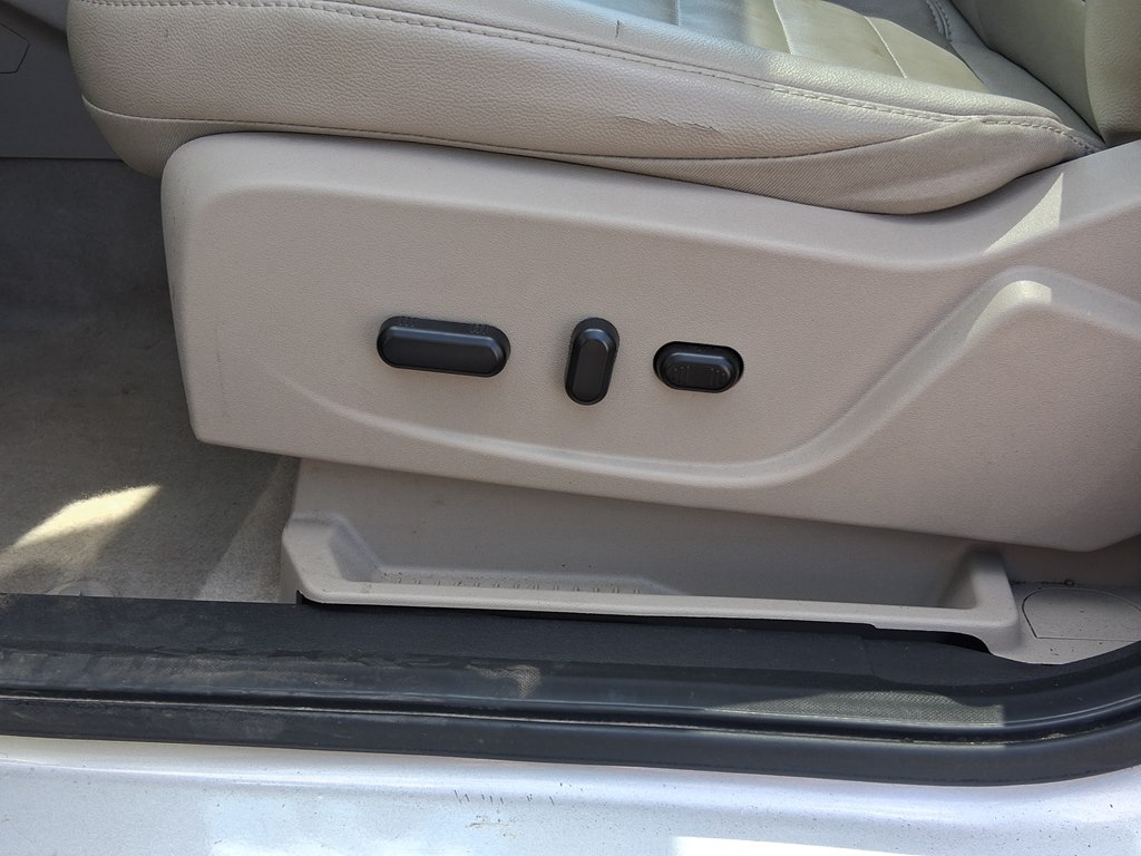 Photo 11 of this FORD ESCAPE