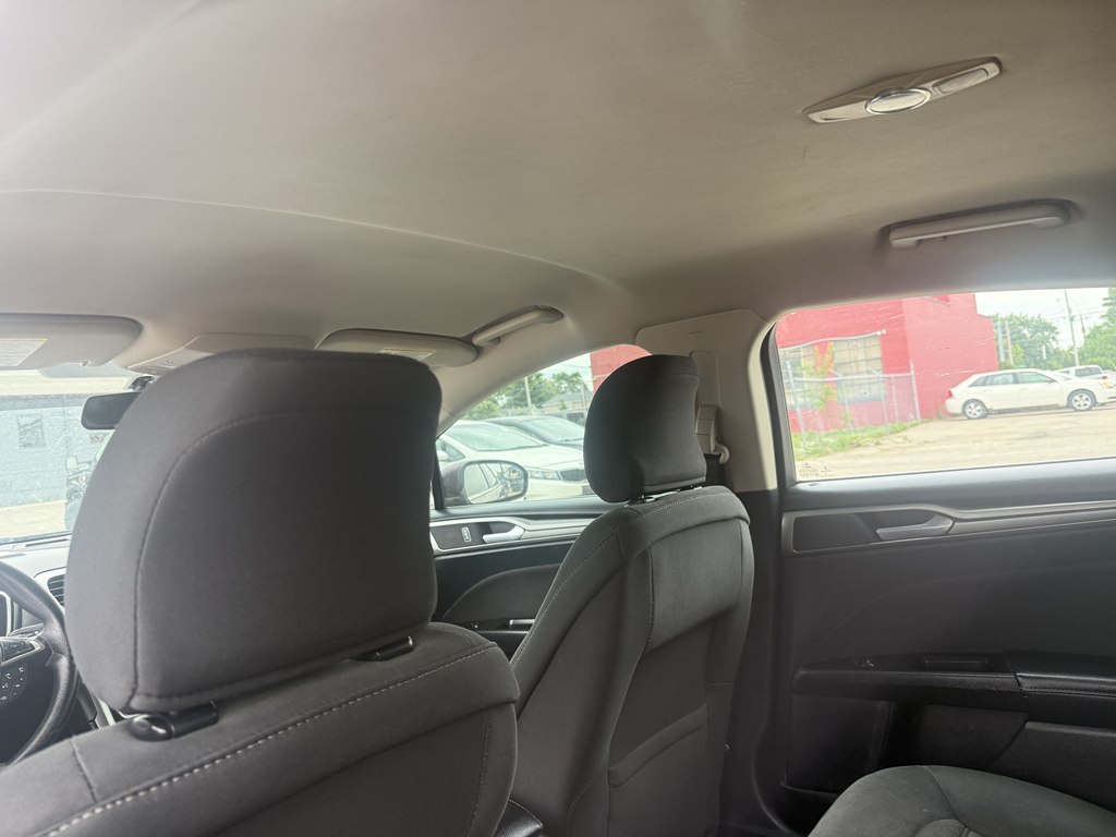 Photo 22 of this FORD FUSION