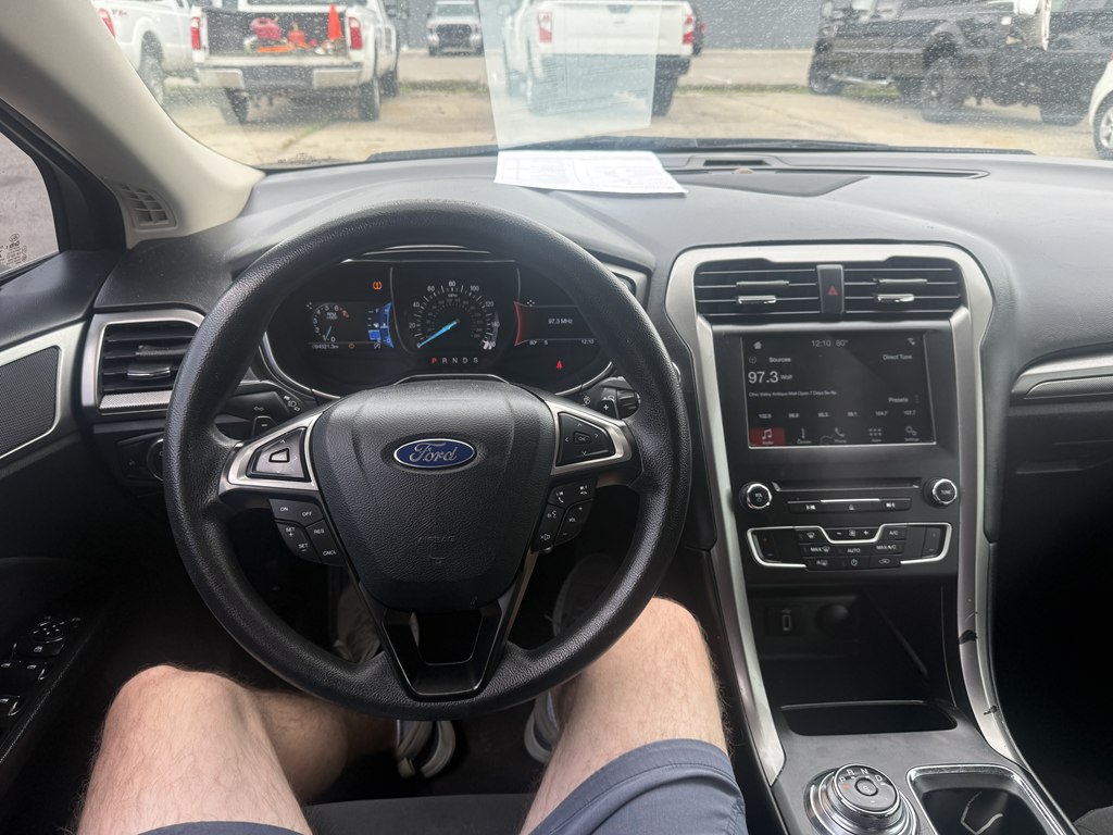 Photo 13 of this FORD FUSION