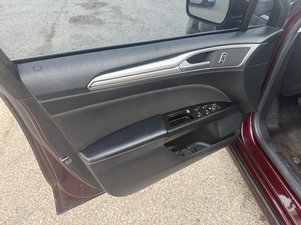 Photo 11 of this FORD FUSION