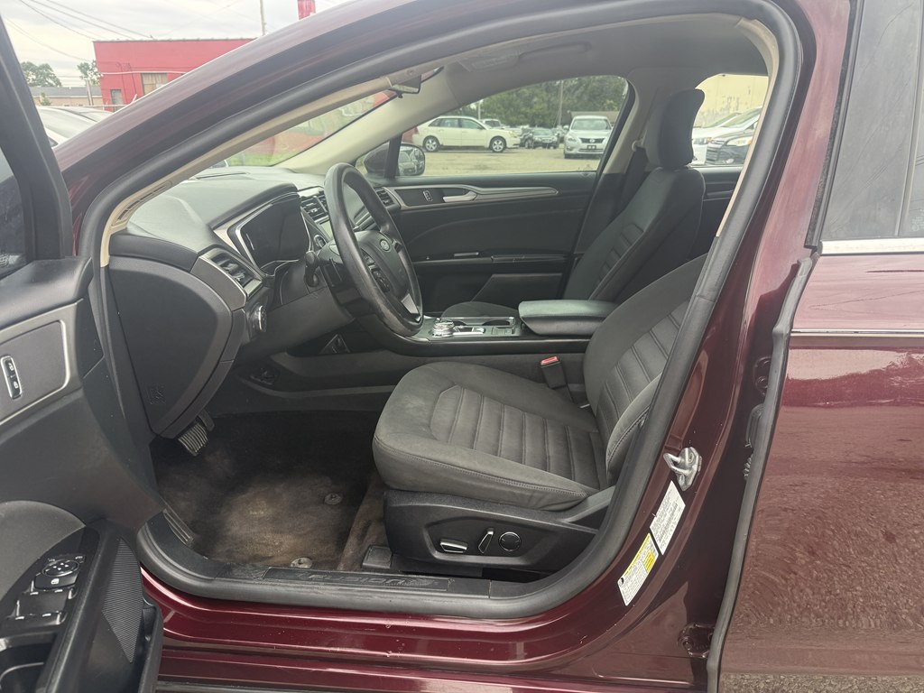 Photo 12 of this FORD FUSION