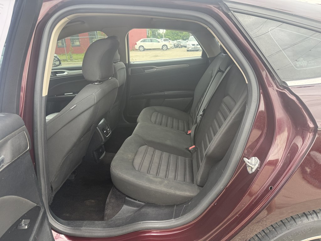 Photo 21 of this FORD FUSION