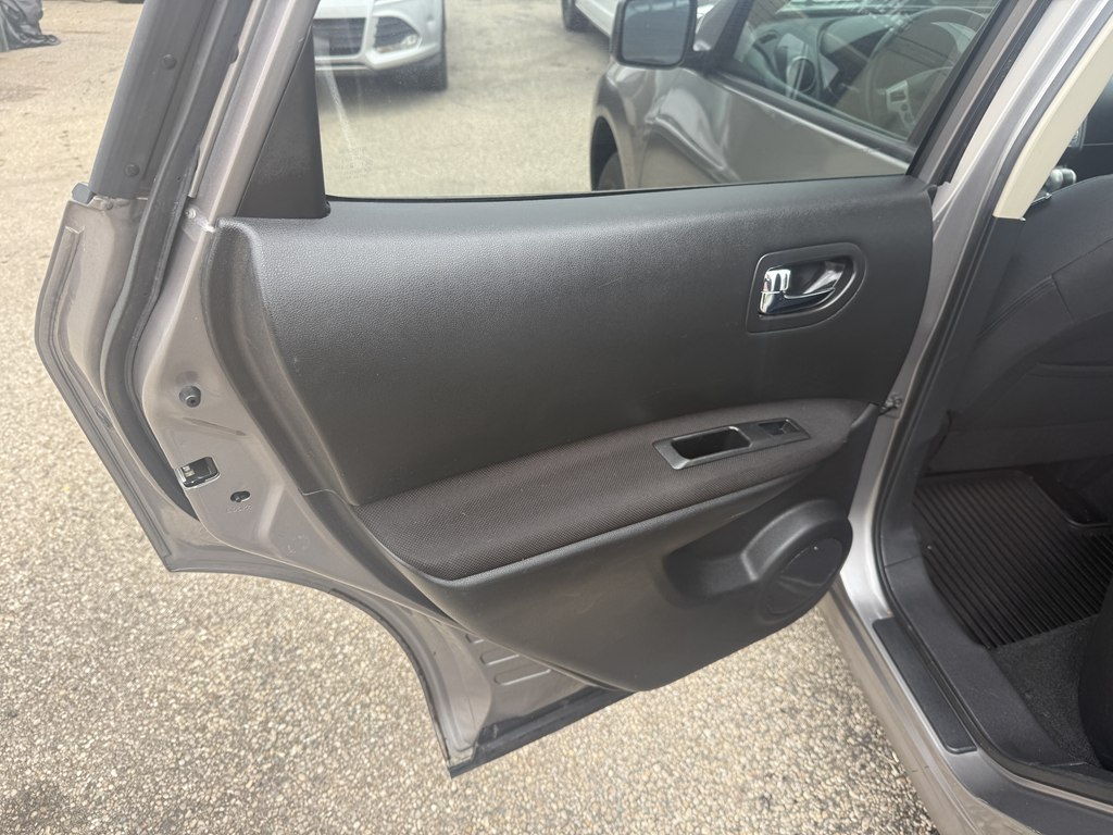 Photo 18 of this NISSAN ROGUE