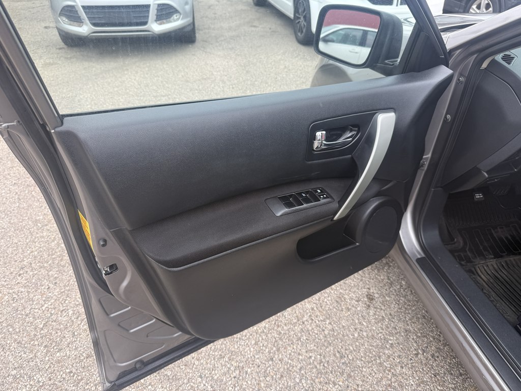Photo 11 of this NISSAN ROGUE