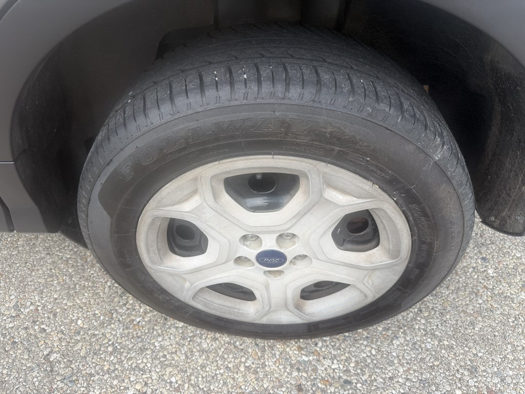 Photo 9 of this FORD ESCAPE