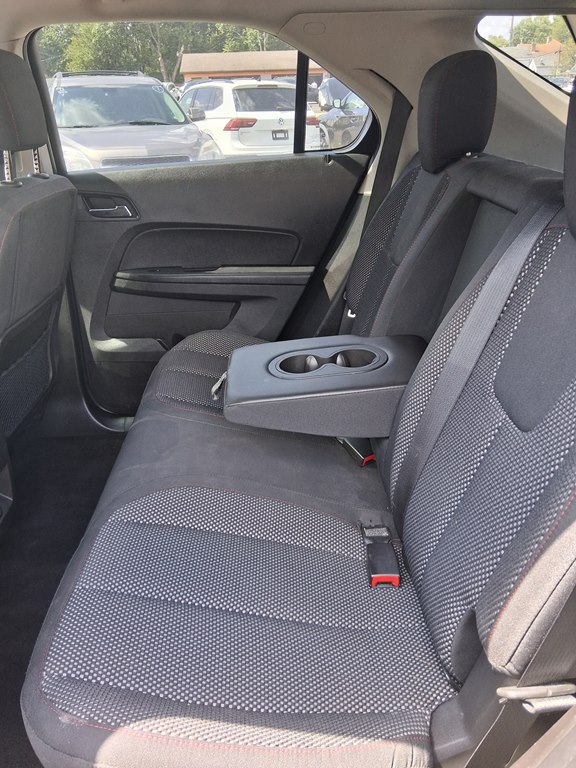 Photo 6 of this CHEVROLET EQUINOX