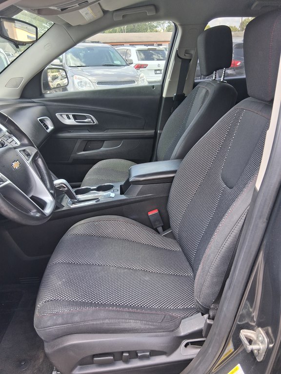 Photo 4 of this CHEVROLET EQUINOX