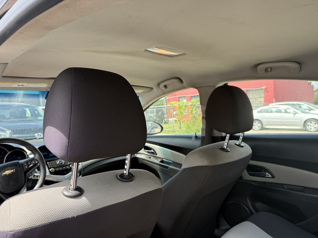 Photo 15 of this CHEVROLET CRUZE