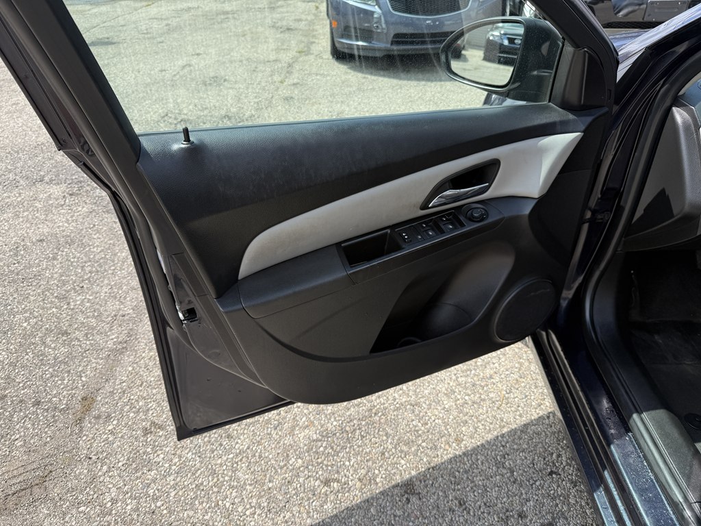Photo 11 of this CHEVROLET CRUZE