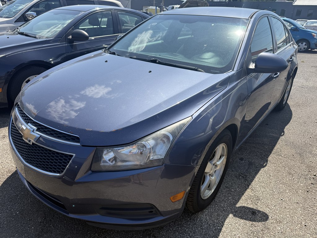 Photo 2 of this CHEVROLET CRUZE