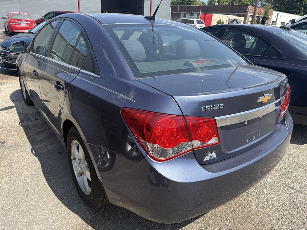 Photo 3 of this CHEVROLET CRUZE