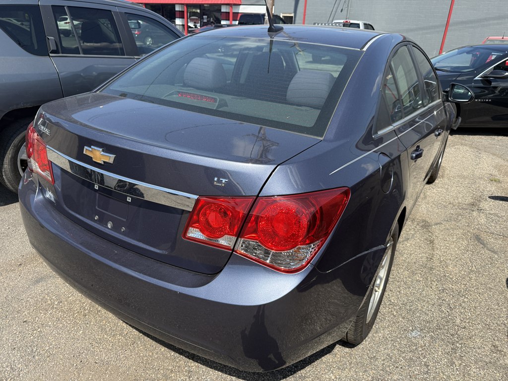 Photo 4 of this CHEVROLET CRUZE