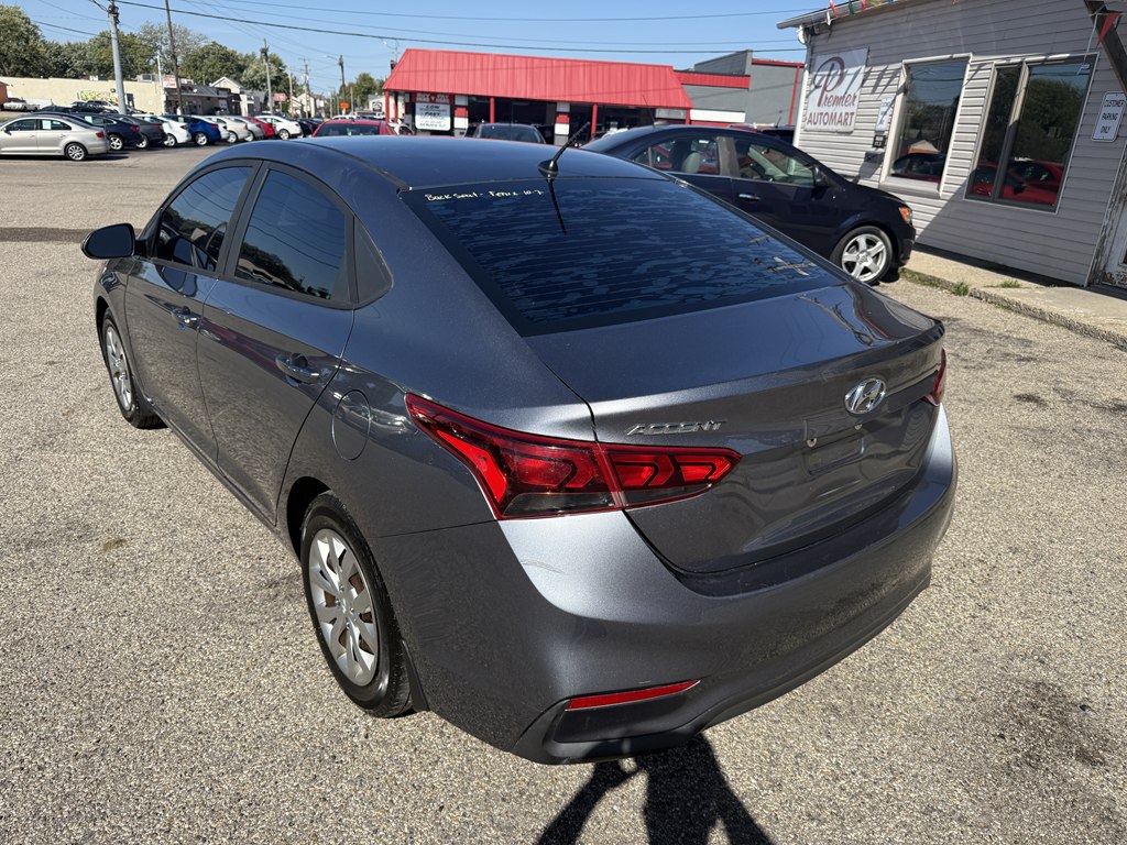 Photo 4 of this HYUNDAI ACCENT