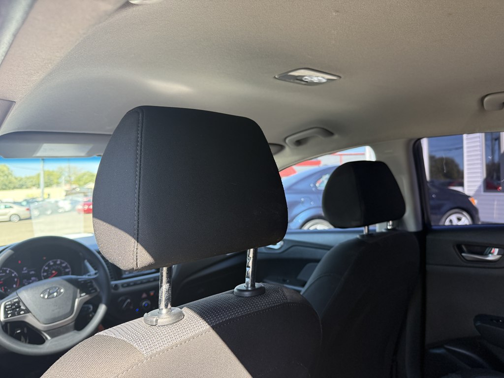 Photo 19 of this HYUNDAI ACCENT