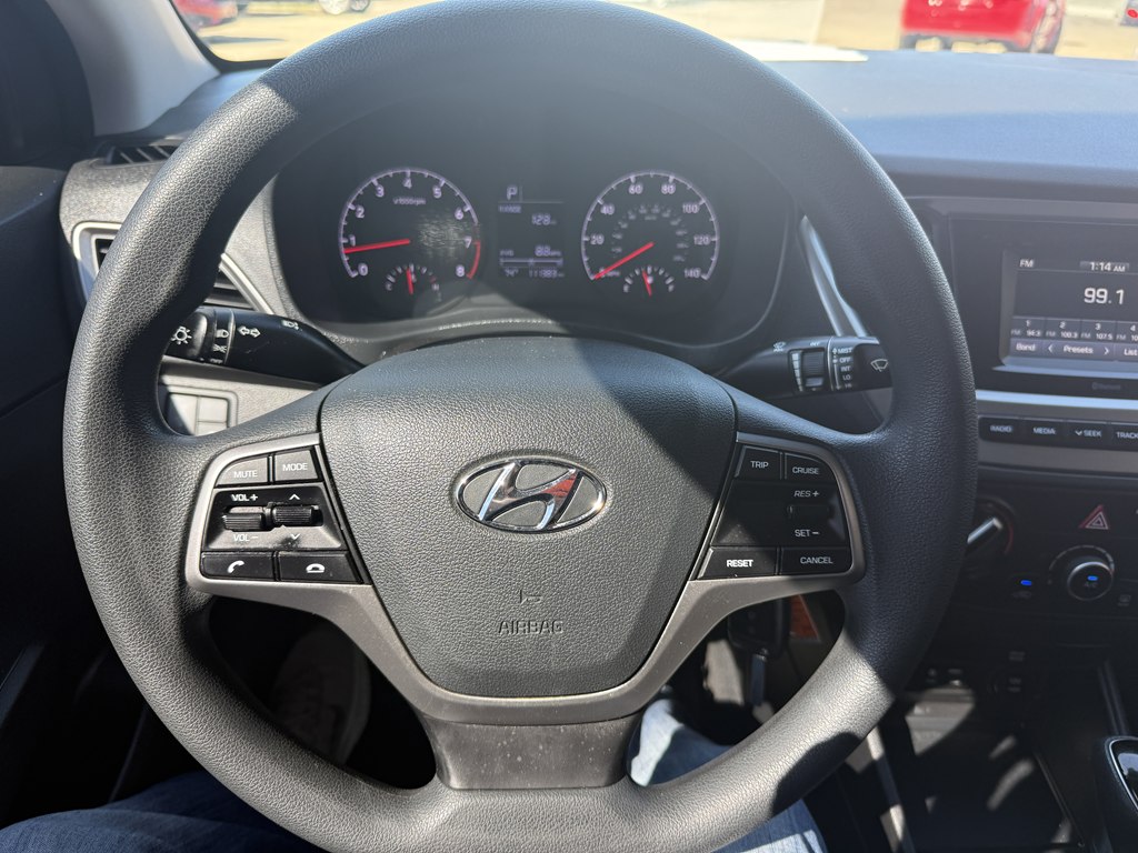 Photo 15 of this HYUNDAI ACCENT