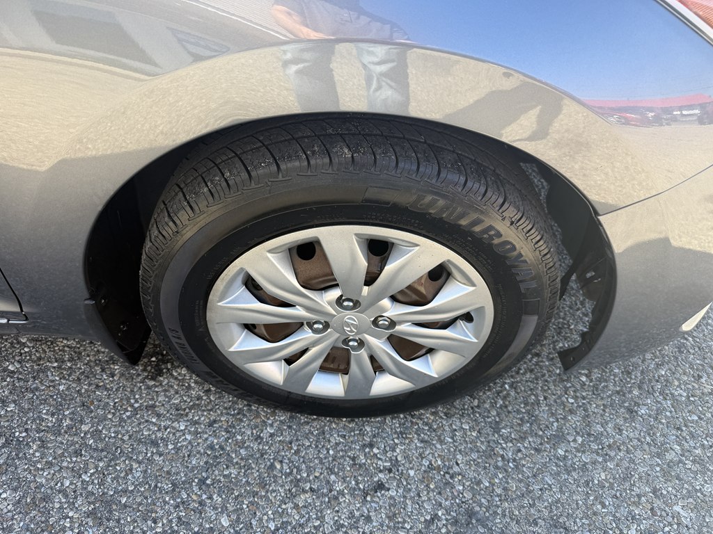 Photo 7 of this HYUNDAI ACCENT