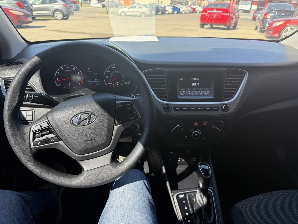 Photo 13 of this HYUNDAI ACCENT