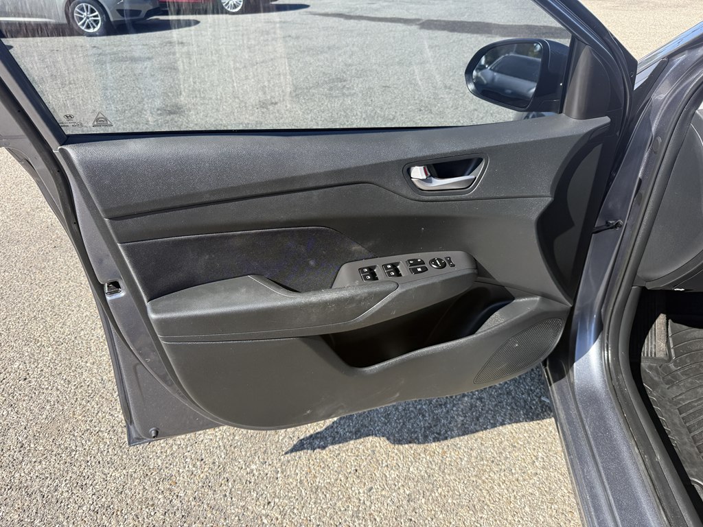 Photo 11 of this HYUNDAI ACCENT