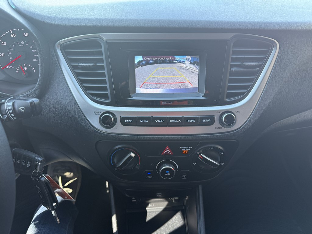 Photo 18 of this HYUNDAI ACCENT