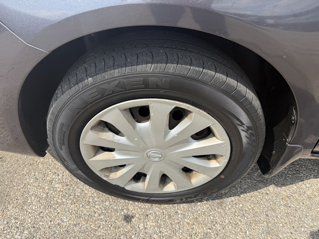 Photo 10 of this NISSAN VERSA