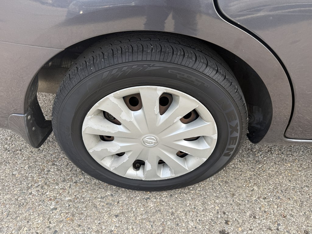 Photo 8 of this NISSAN VERSA
