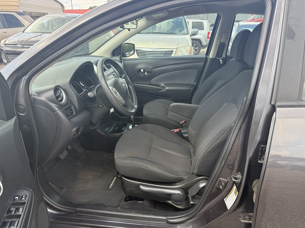 Photo 12 of this NISSAN VERSA