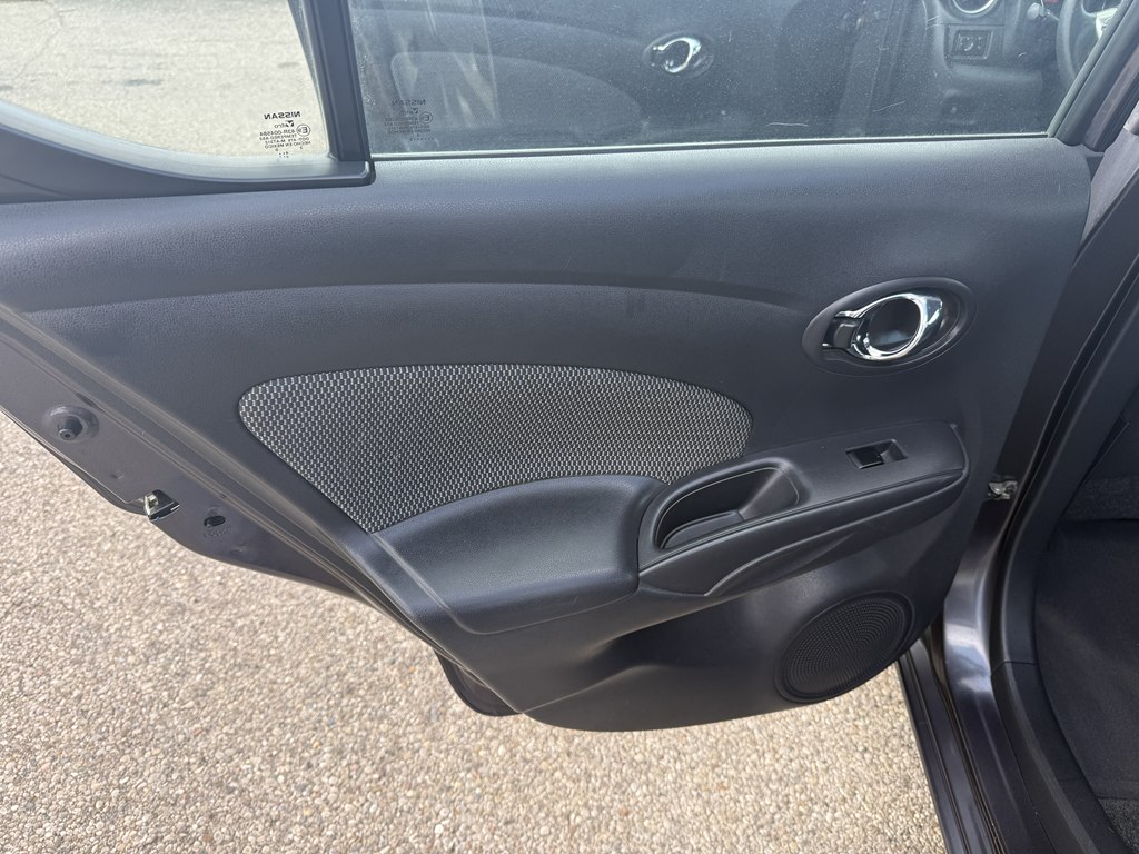 Photo 13 of this NISSAN VERSA