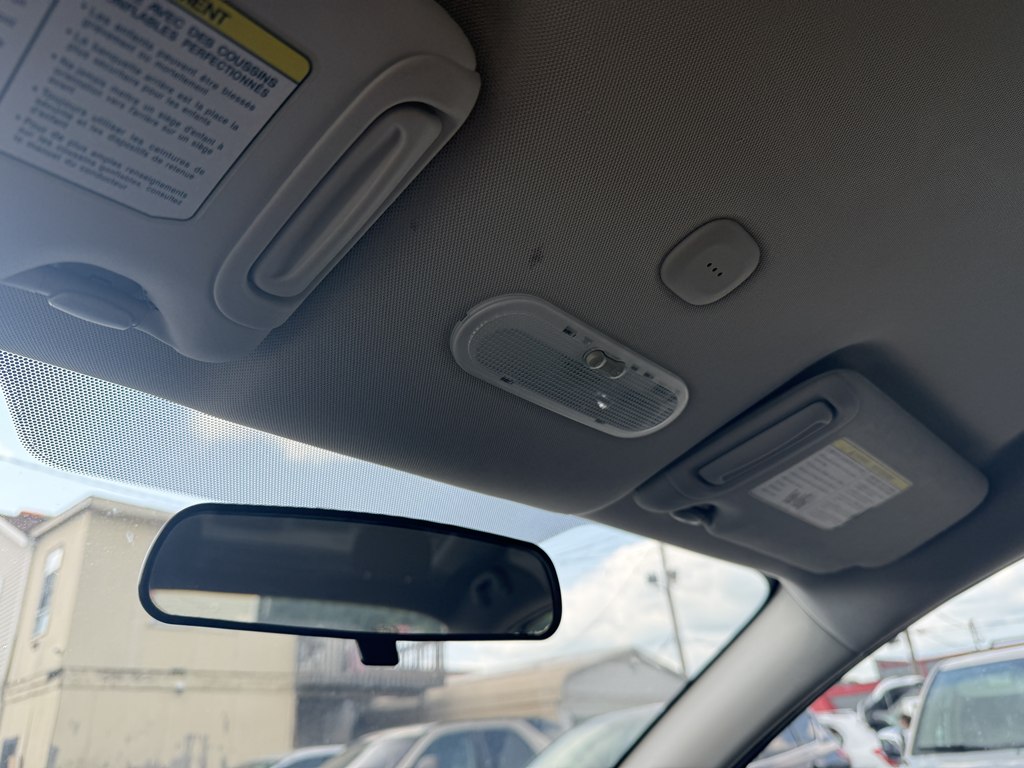 Photo 19 of this NISSAN VERSA