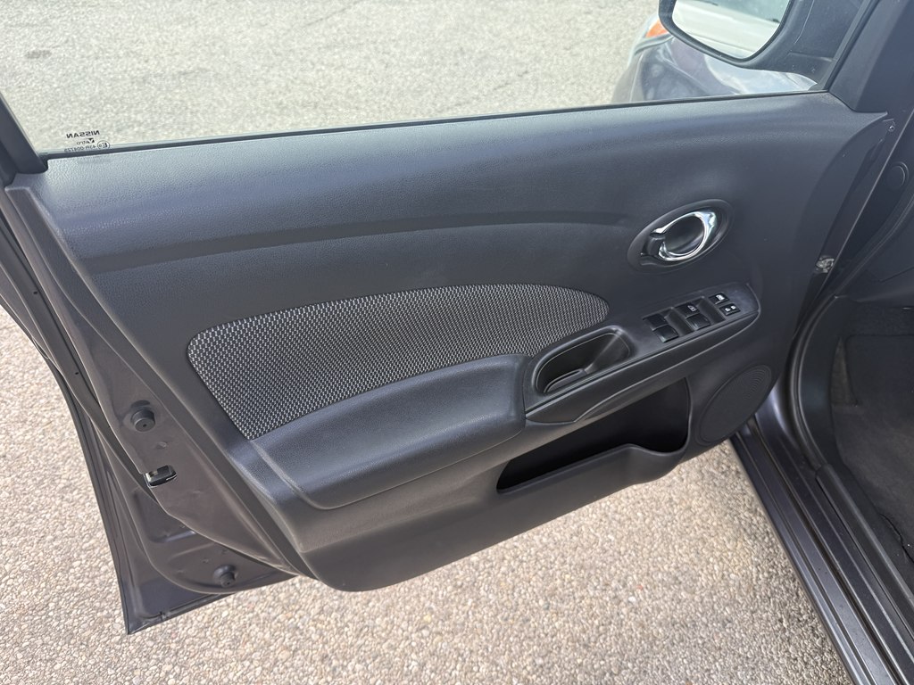 Photo 11 of this NISSAN VERSA