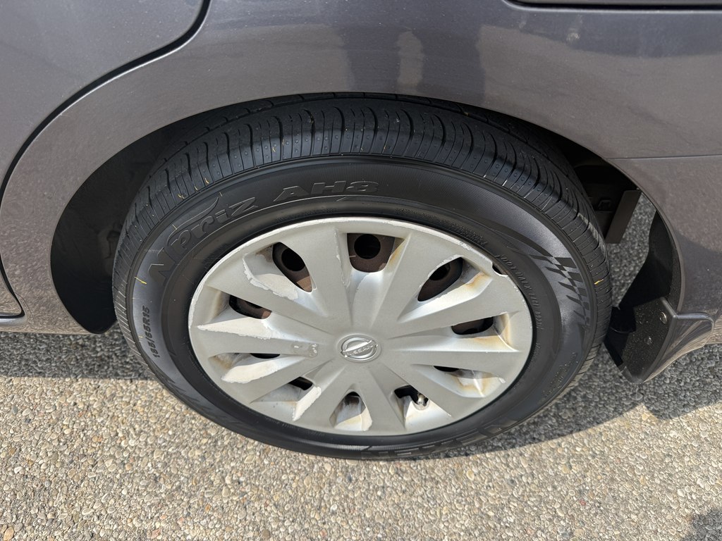 Photo 9 of this NISSAN VERSA