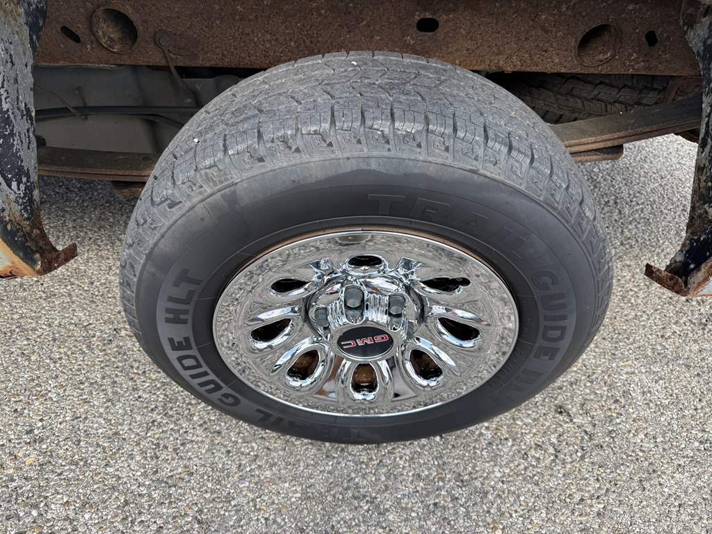 Photo 15 of this GMC SIERRA