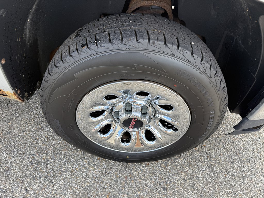 Photo 17 of this GMC SIERRA