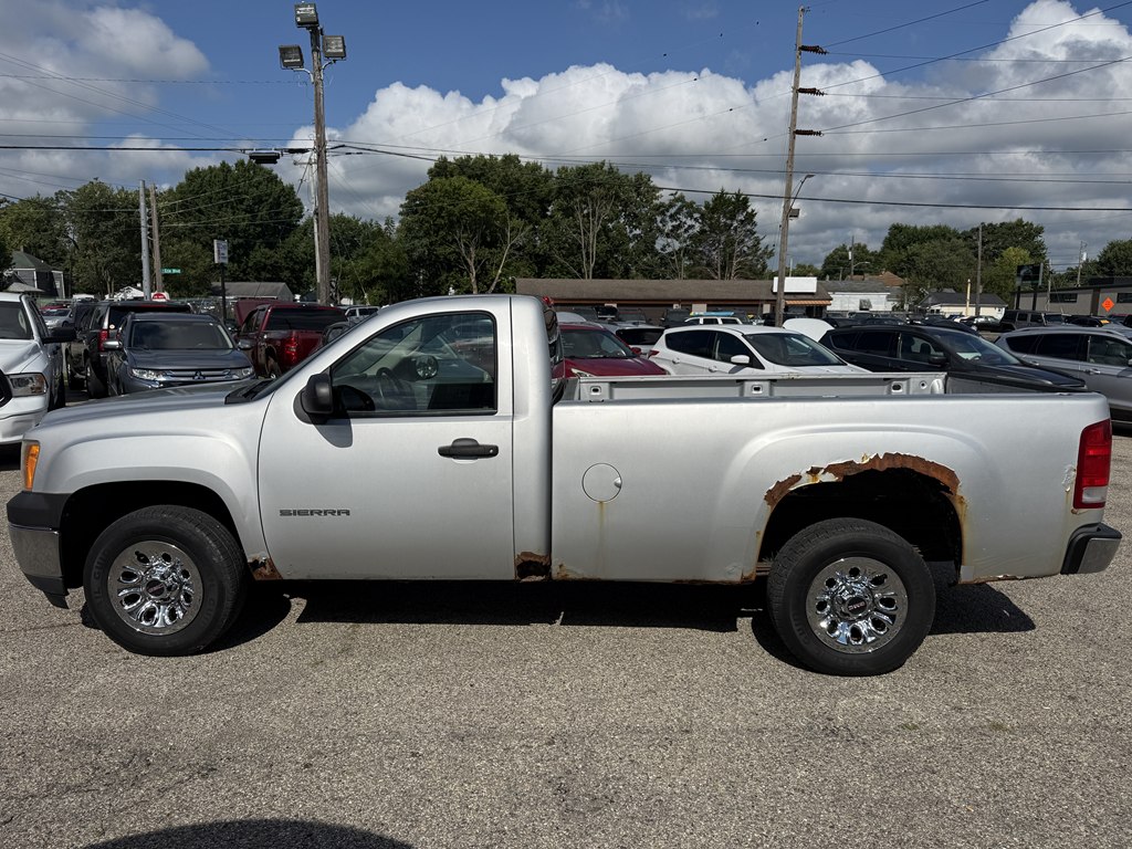 Photo 3 of this GMC SIERRA
