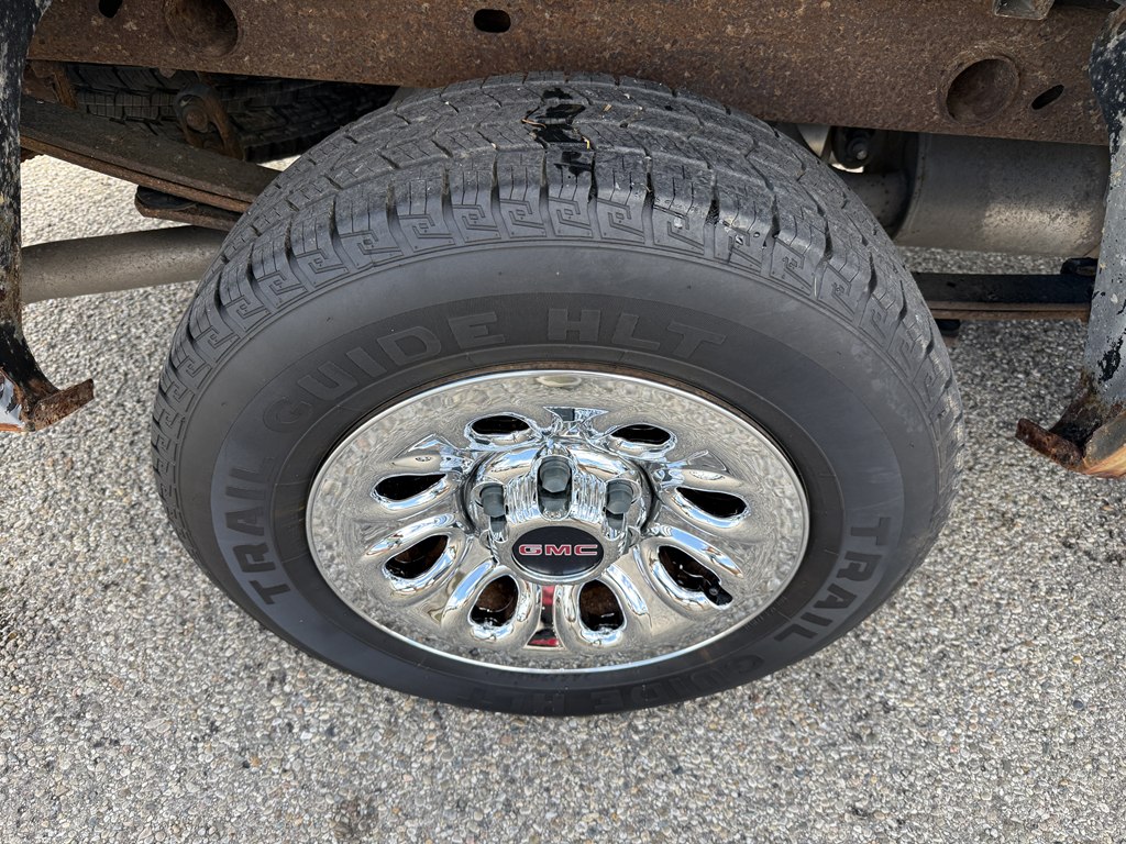 Photo 16 of this GMC SIERRA