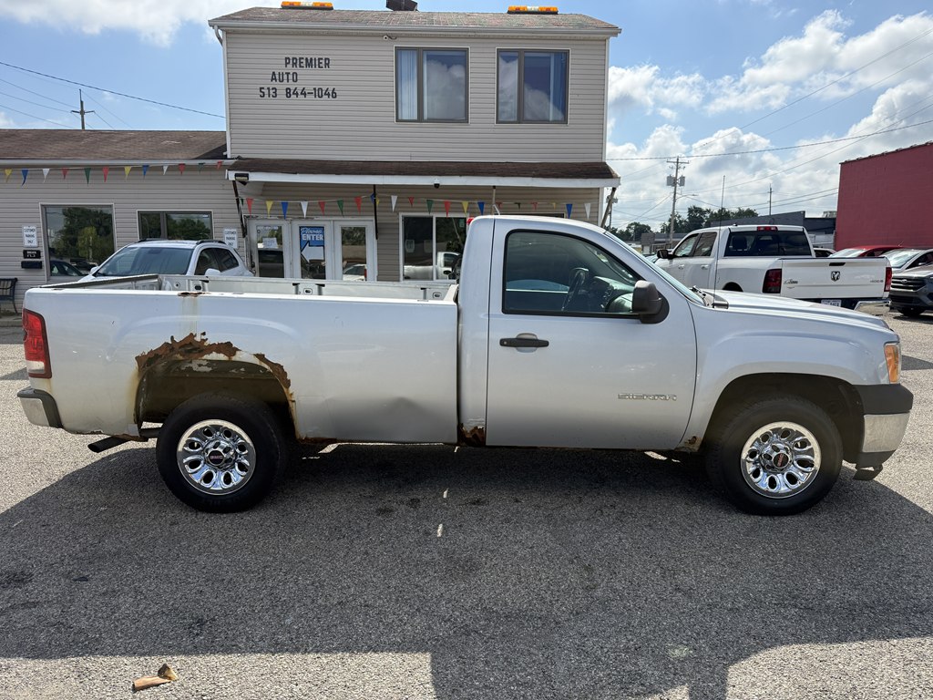 Photo 6 of this GMC SIERRA