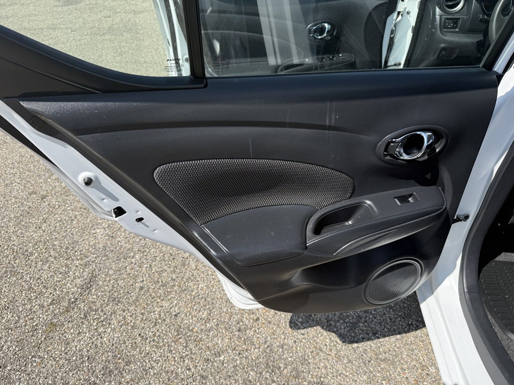 Photo 13 of this NISSAN VERSA