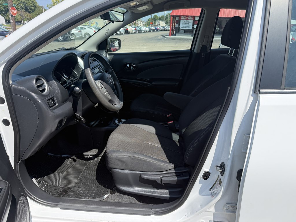 Photo 12 of this NISSAN VERSA