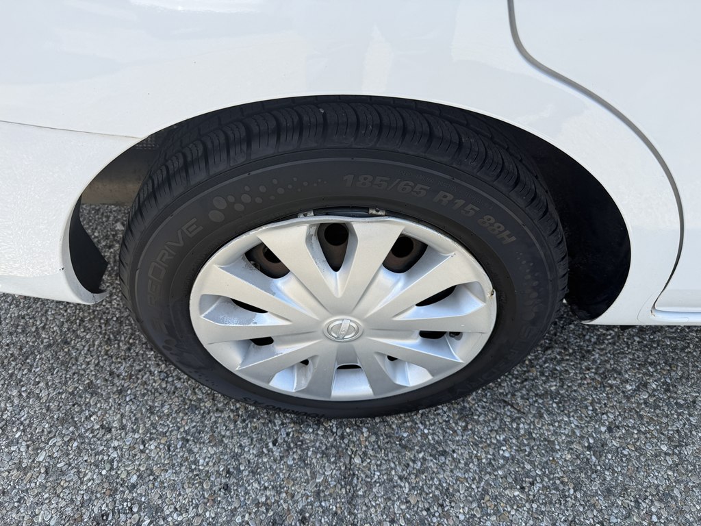 Photo 8 of this NISSAN VERSA
