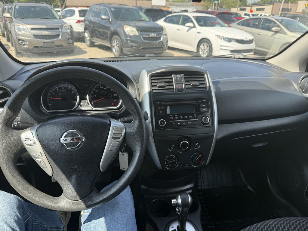 Photo 17 of this NISSAN VERSA