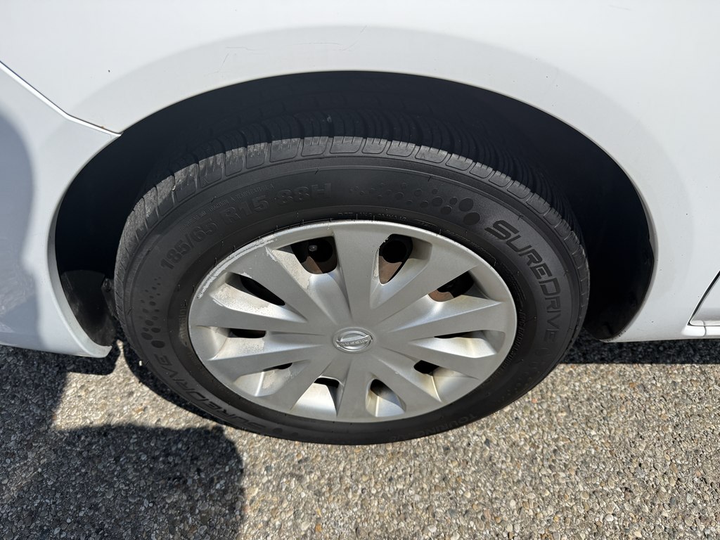 Photo 10 of this NISSAN VERSA