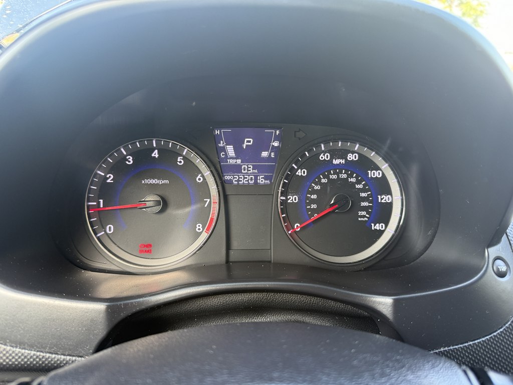 Photo 17 of this HYUNDAI ACCENT