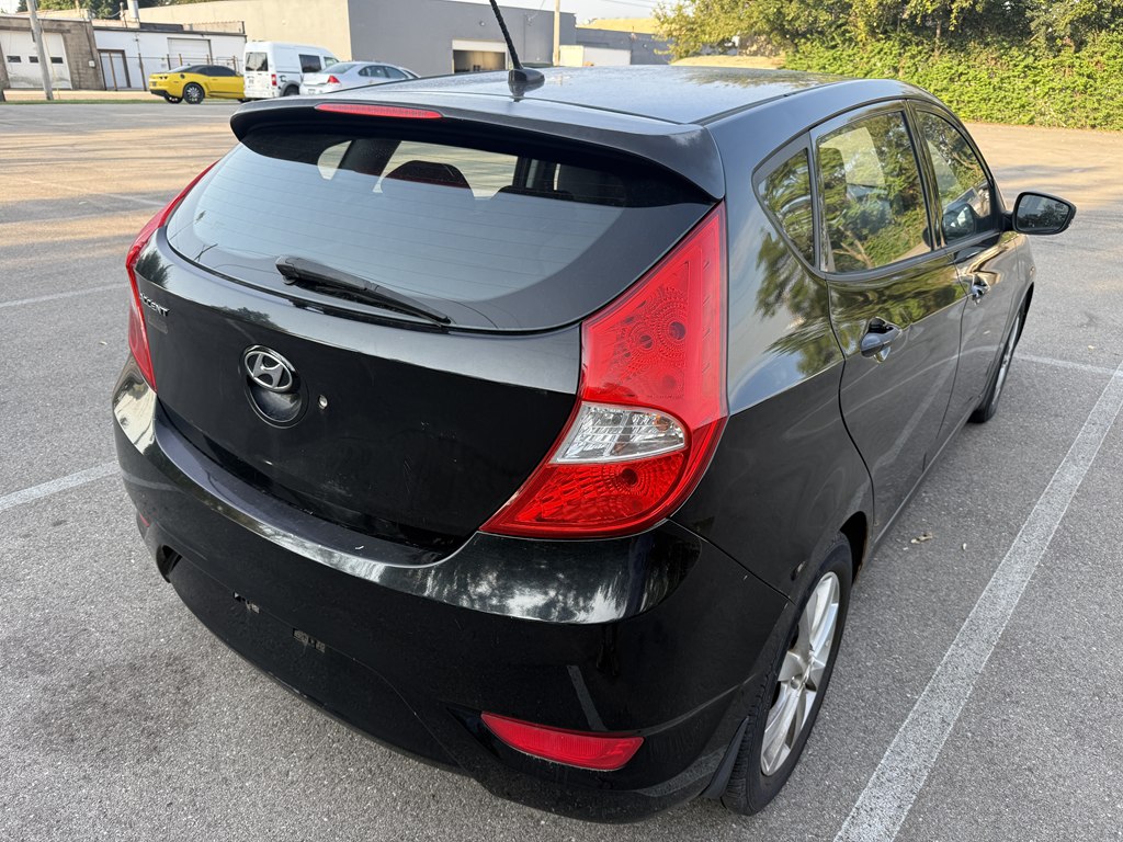Photo 5 of this HYUNDAI ACCENT