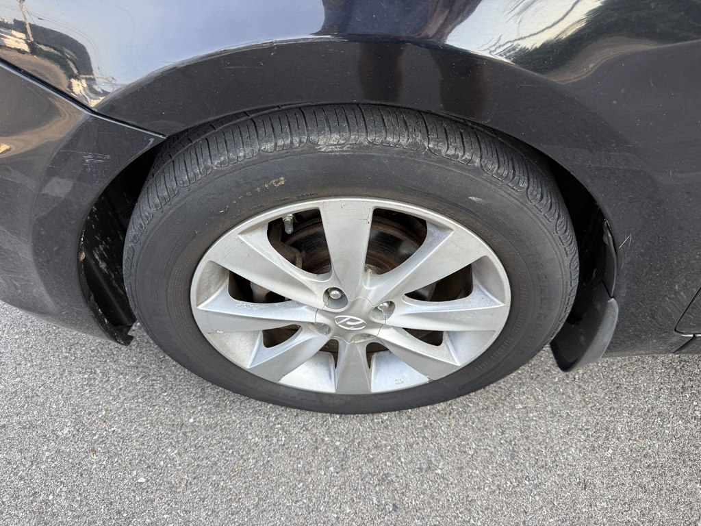 Photo 10 of this HYUNDAI ACCENT